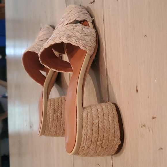 Andre Assous raffia slide heel sandal size 37 cream/beige/tan, leather sole - Picture 3 of 9